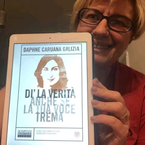 Nikita consiglia Daphne Caruana Galizia